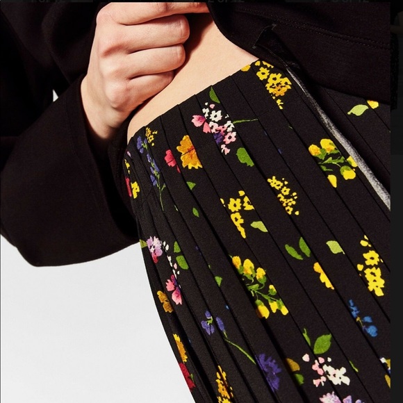 ⭐️HP⭐️ NWOT Zara Floral Pleated Midi Skirt - Picture 3 of 10